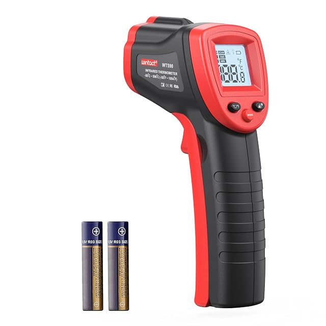Termometro a infrarossi Wintact WT320 puntato su un radiatore, con il punto laser visibile
