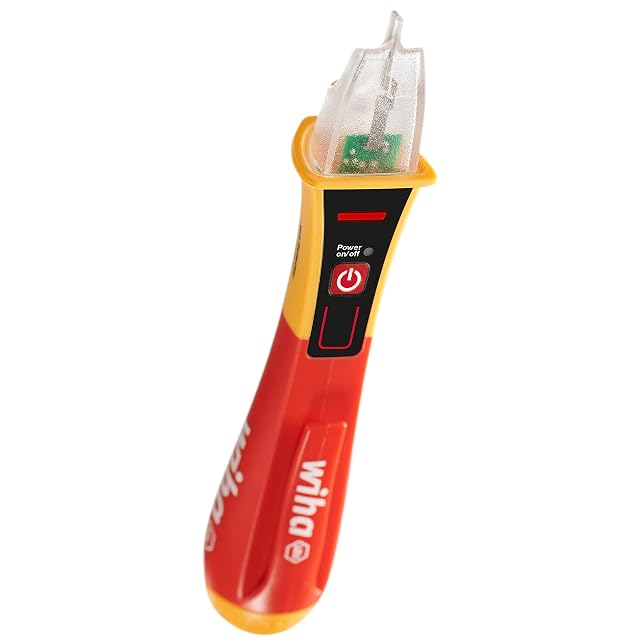 Cercafase Wiha Volt Detector appoggiato a una presa a muro