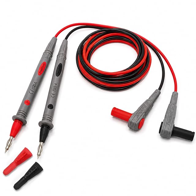 Puntali PeakTech TKS-4 avvolti, con le loro spine a banana angolate e le punte